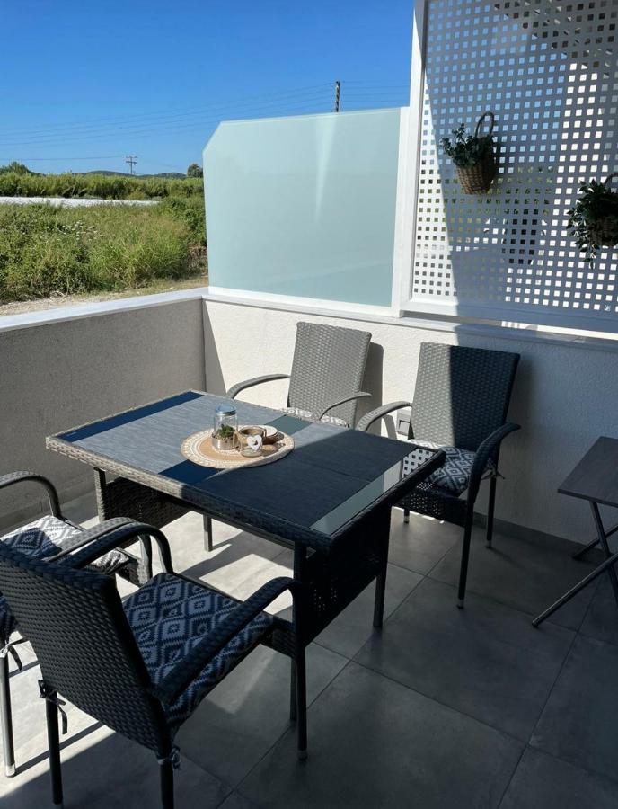 Thalassa Apartment Néa Péramos Екстериор снимка