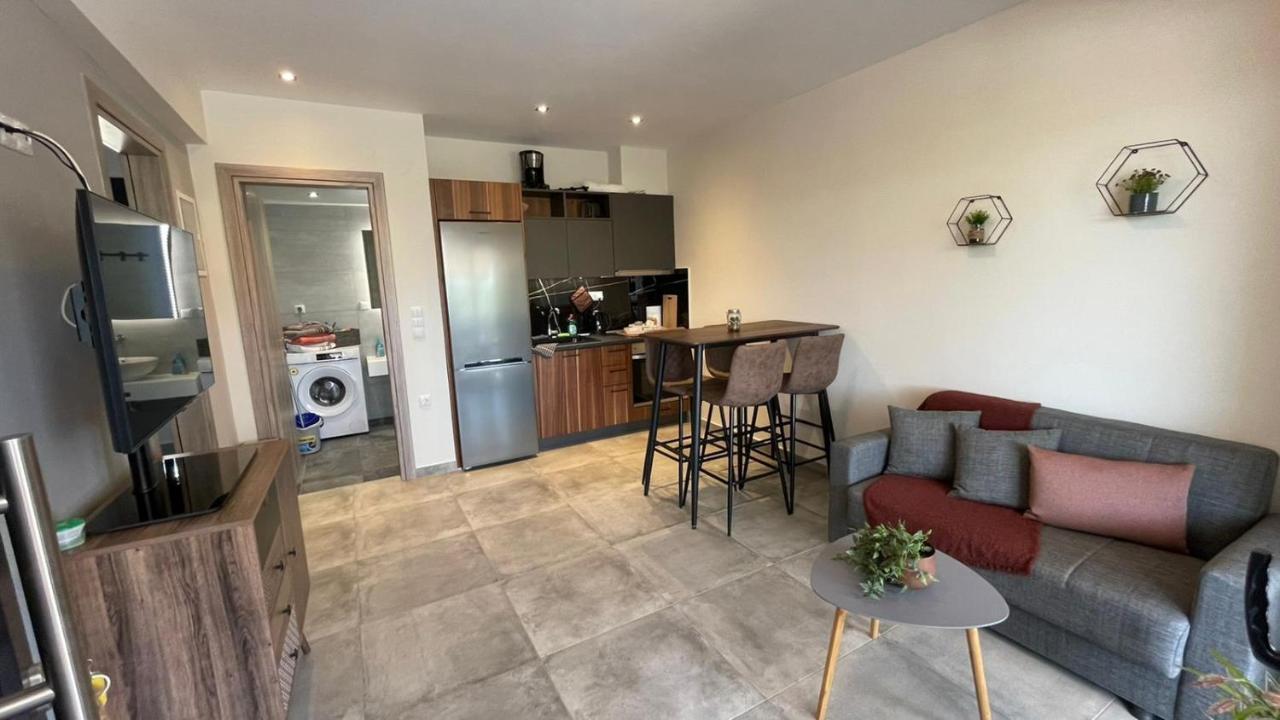 Thalassa Apartment Néa Péramos Екстериор снимка