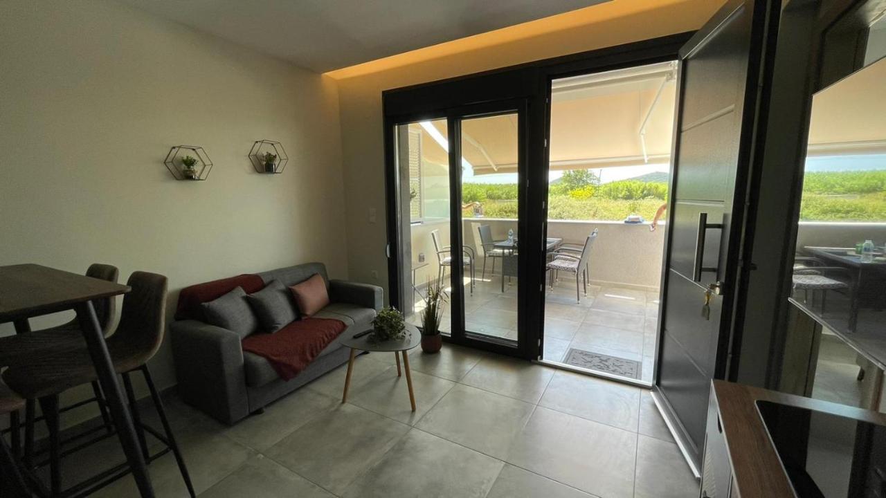 Thalassa Apartment Néa Péramos Екстериор снимка