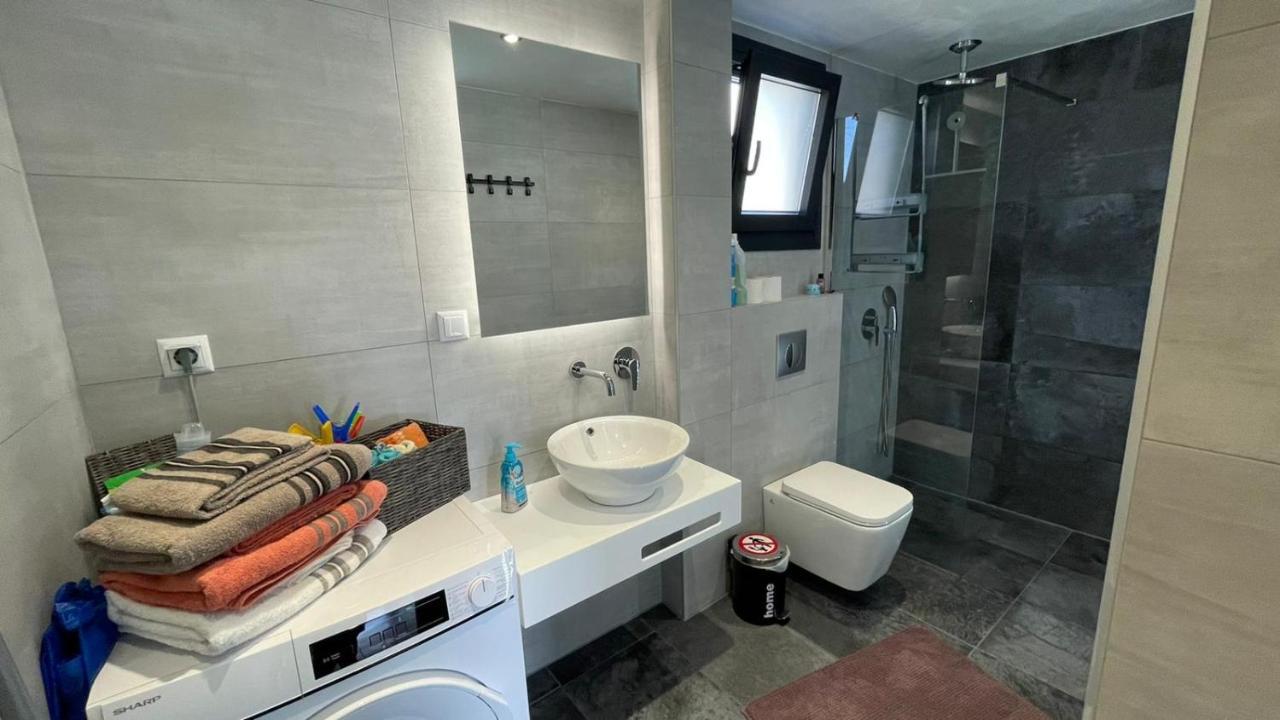 Thalassa Apartment Néa Péramos Екстериор снимка